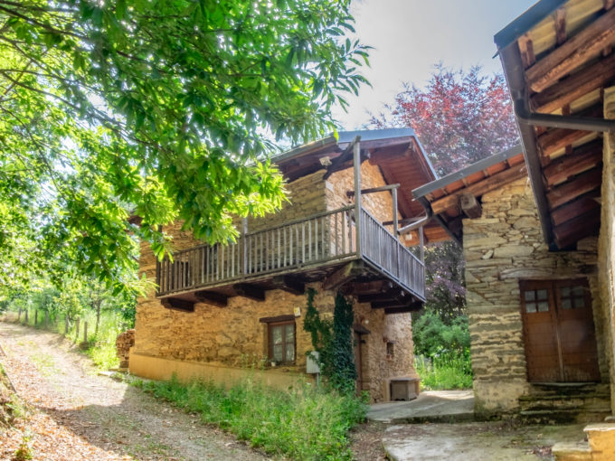Splendida Casa Indipendente Immersa nel Verde a Piasco (Borgata Raimondo)