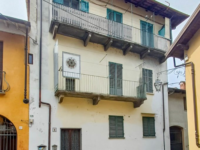DRONERO VIA CAMILLO CAVOUR INTERO FABBRICATO DA RISTRUTTARE